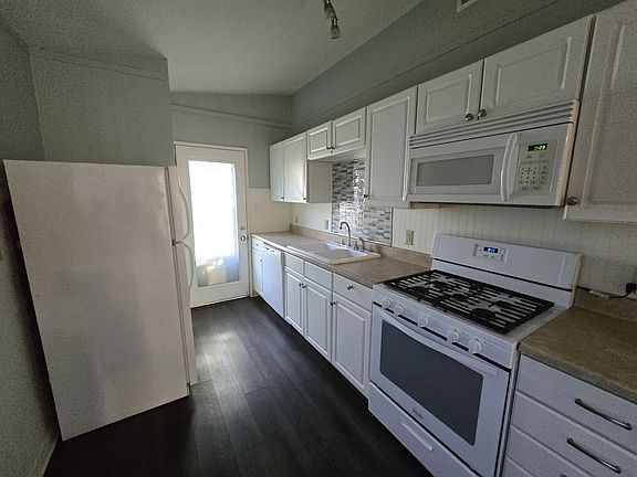 4th image of 1708 Lynn St