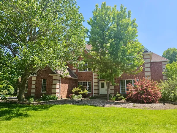 1905 Hackberry Rd, Bloomington, IL 61704