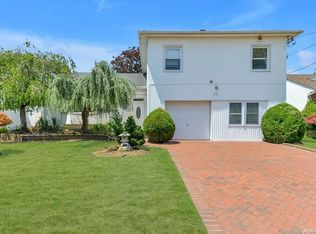 62 Halyard Rd, Valley Stream, NY 11581