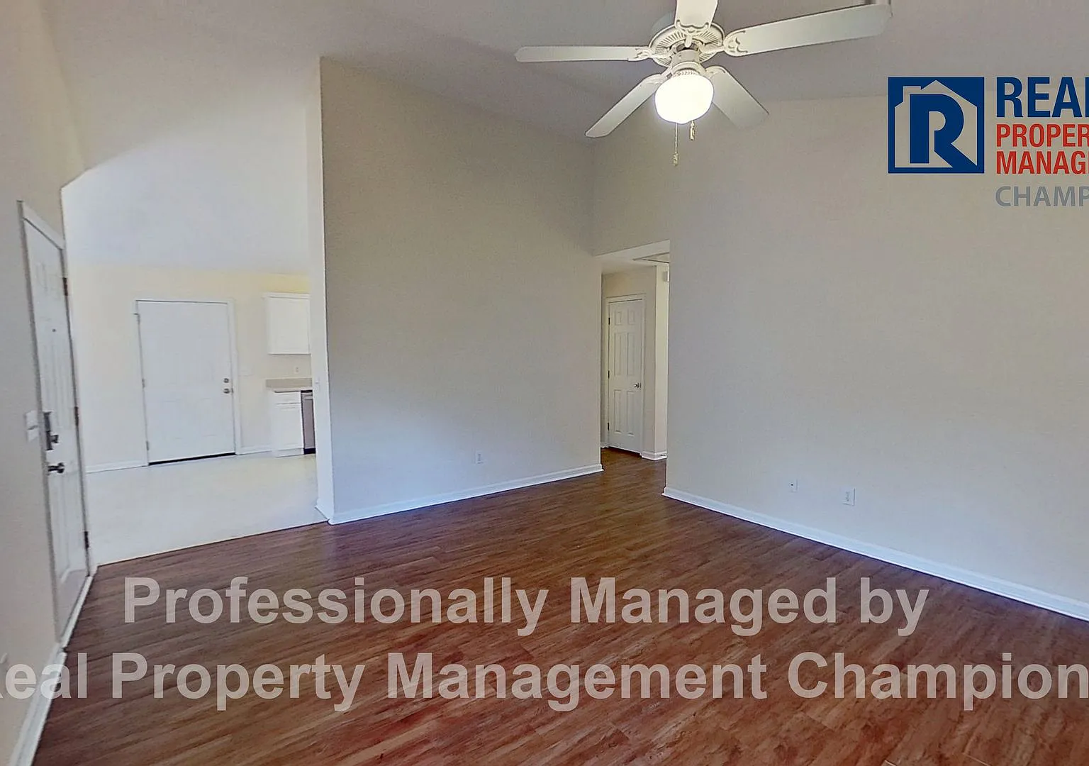 3 BD/2BA in Azalea Trace - Students Welcome — Photo 2