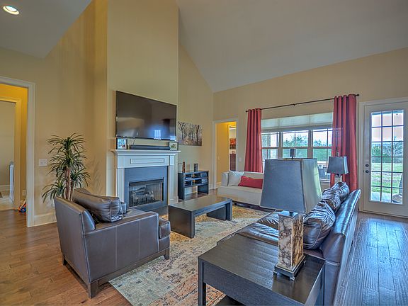 5th image of 3275 Burris Dr