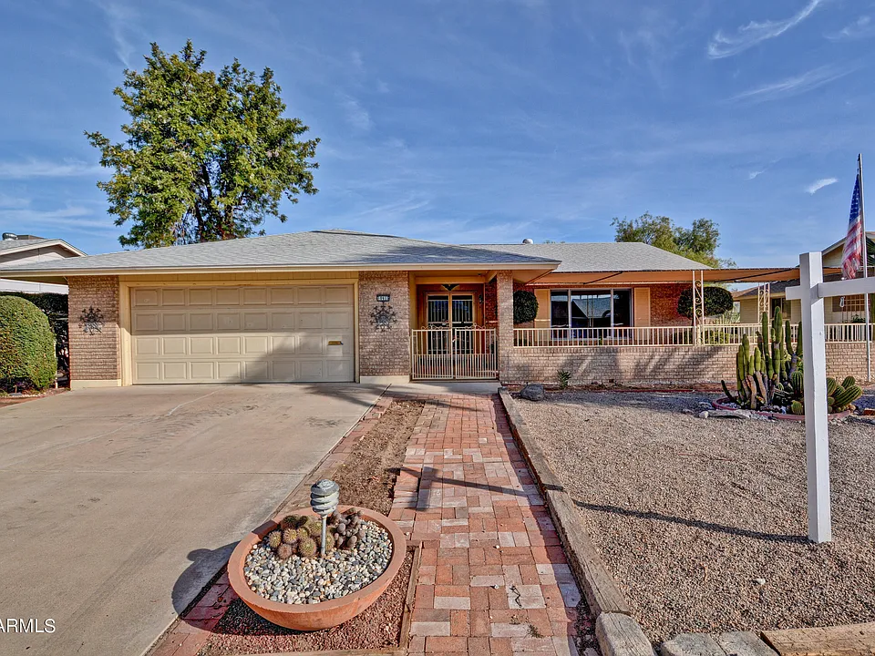 10933 W Tropicana Cir