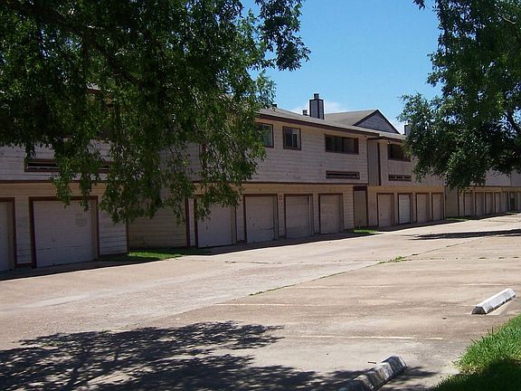 2nd image of 5381 De Soto St #4