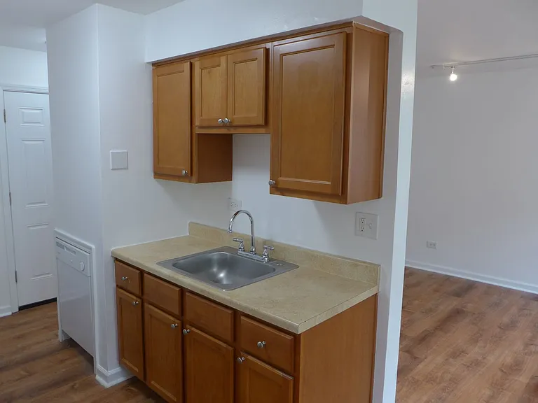 Winthrop Suites Apartments — Photo 17