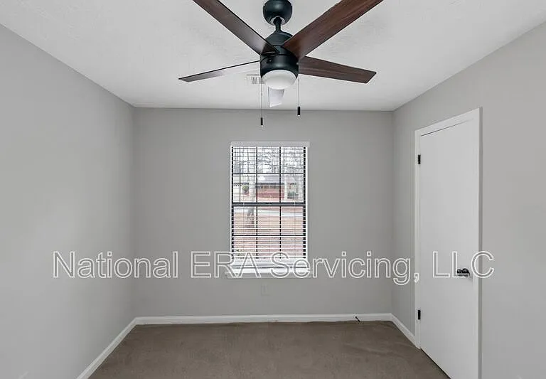 321 Summerwood Ln — Photo 10