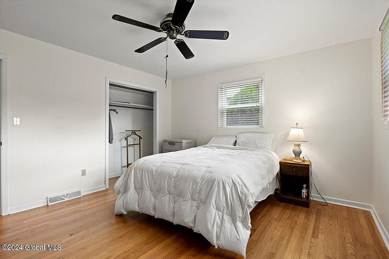 4th image of 32 W Parkwood Street