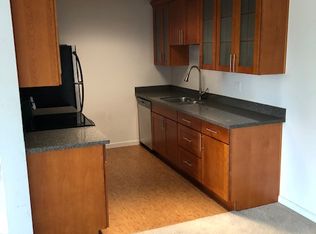 2500 81st Ave SE APT 102, Mercer Island, WA 98040