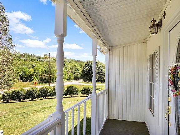 4th image of 2413 Country Club Rd