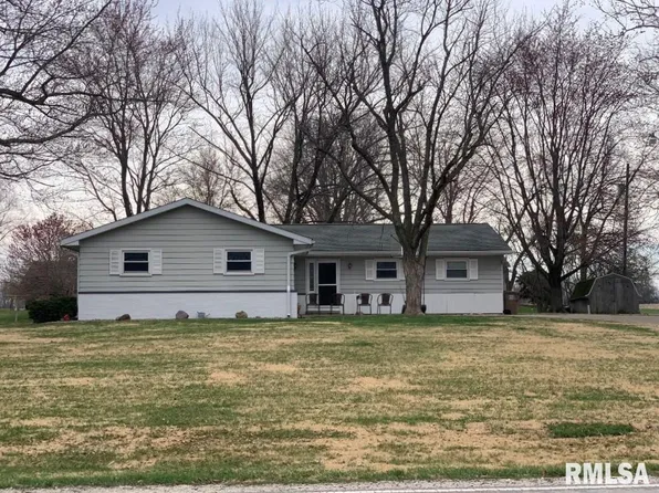 18496 Emmerson Airline Rd, Girard, IL 62640