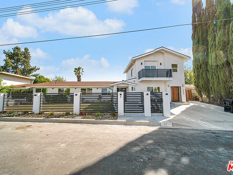 23500 Aetna St — Photo 14