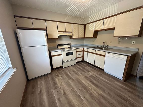 3rd image of 417 Creach Dr