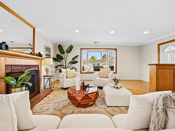 4th image of 2270 Lindaire Ave