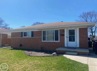 30125 Maplegrove St, Saint Clair Shores, MI