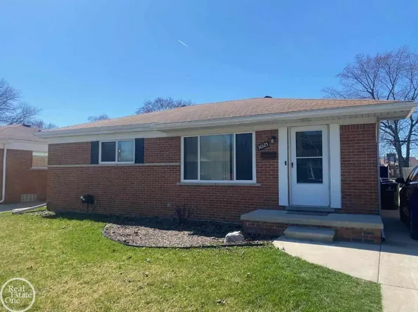 30125 Maplegrove St, Saint Clair Shores, MI 48082