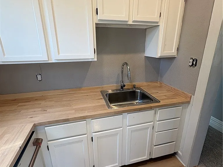 590 Richmond Ave #4 — Photo 8