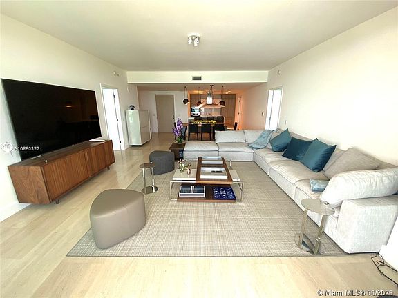 5th image of 360 Ocean Dr Unit 404