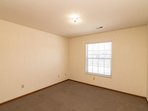 4th image of 5213 Collier Ct #D