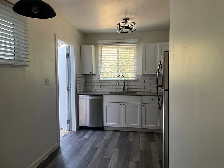 743 E Coronado Rd — Photo 9