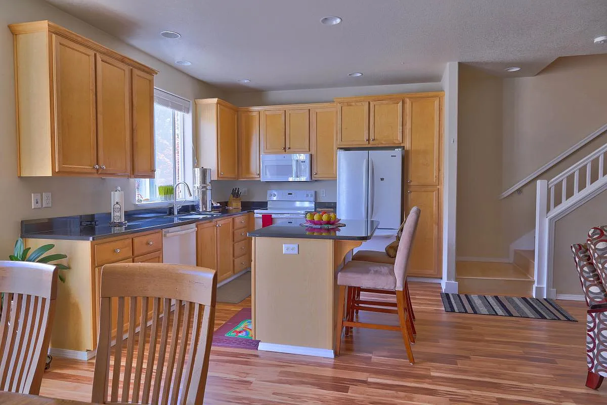3 bed, 2.5 bath, 1619 sqft, $2,695 — Photo 2