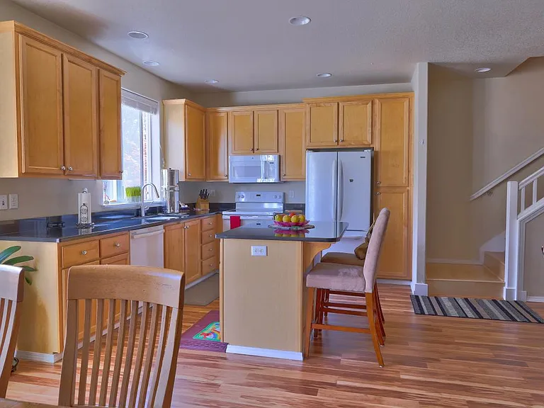 3003 NW Morning Glory Dr — Photo 2