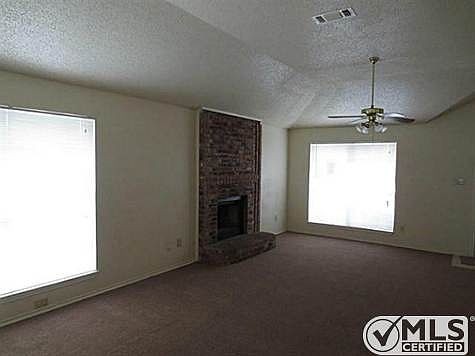 4th image of 1105 Rosewood Ln