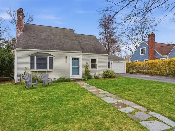 19 Salisbury Rd, Barrington, RI 02806