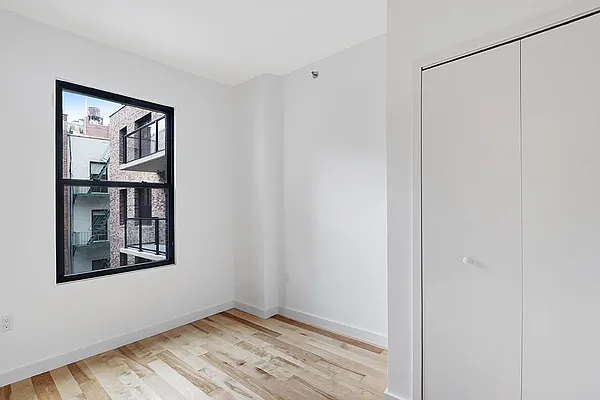 Rented by REZI | media 25