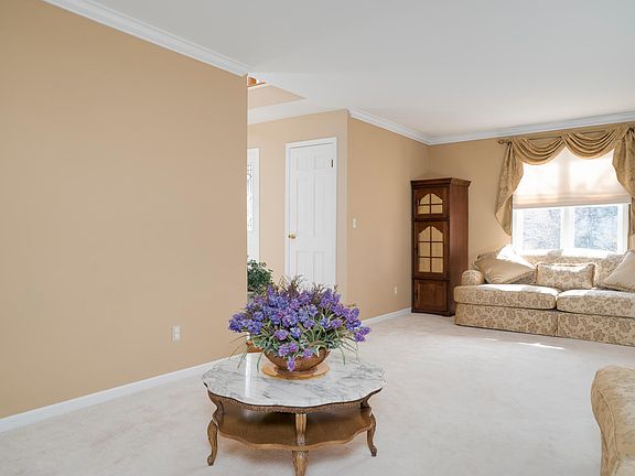 4th image of 8386 Black Walnut Dr