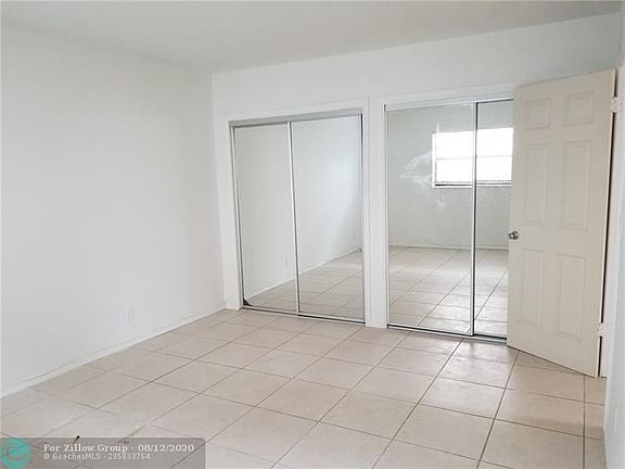 4th image of 290 NE 40th St APT 11