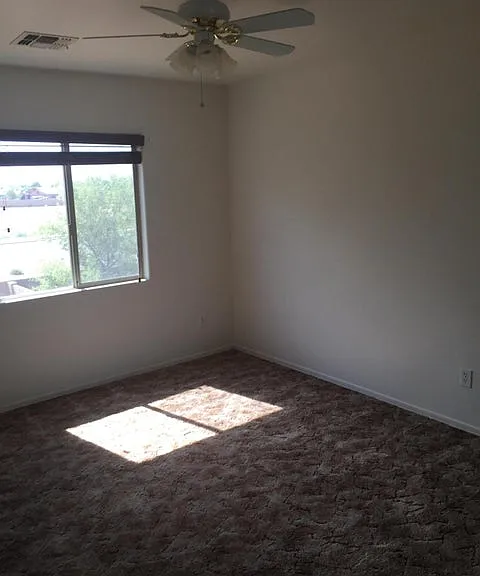 306 S Cactus St — Photo 3