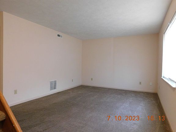 4th image of 1831 Meadowland Ln #1831-D