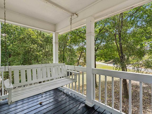2nd image of 200 Forest Hills Cir