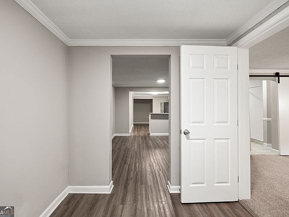 4th image of 1370 W Hancock Ave