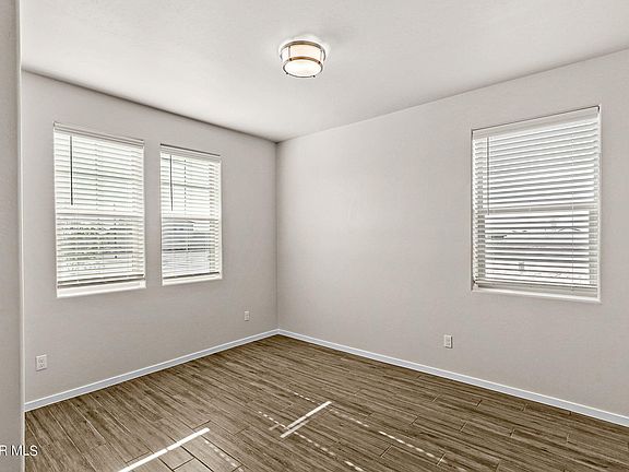 4th image of 392 Nailseas Pl