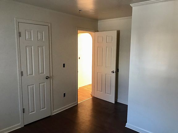 4th image of 5403 E Bristol Rd
