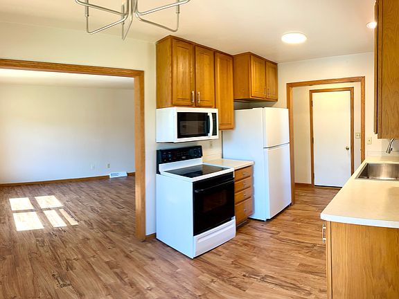 2nd image of 402 Terry Ln