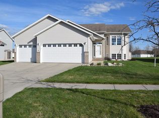 634 Wyndemere Dr, West Fargo, ND 58078