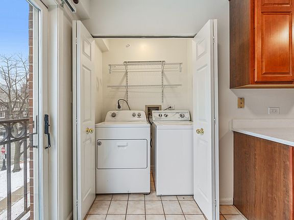 3rd image of 1700 Hinman Ave #A