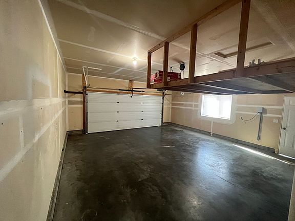 3rd image of 71 Potters A Ln