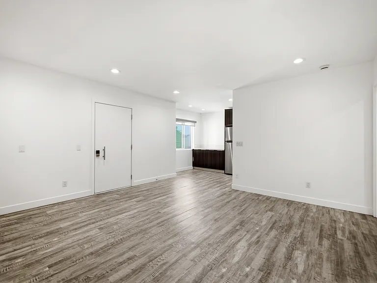2561 W Avenue 30 #5 — Photo 10