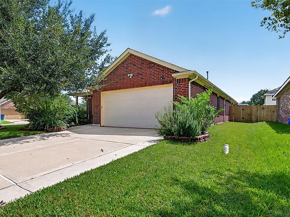 3rd image of 15734 Bannowsky Ln