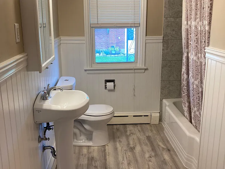 560 Seip Ave — Photo 4