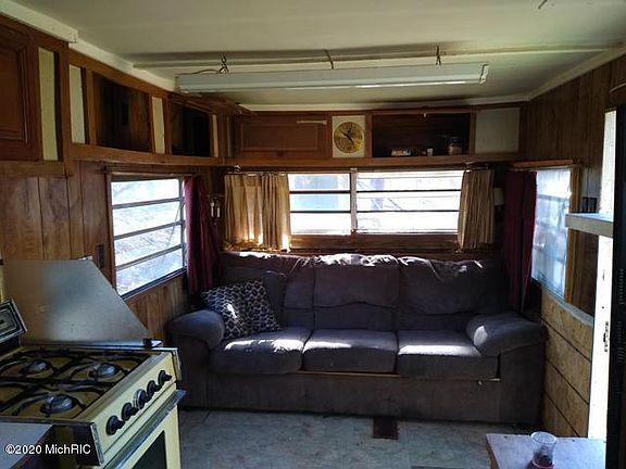 3rd image of 143 E Birmingham