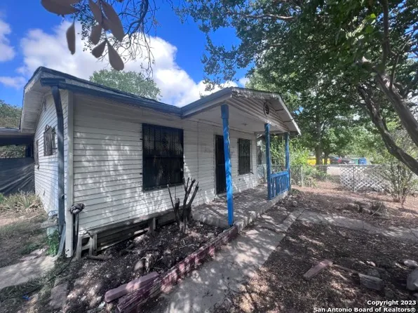 811 SW 40TH ST, San Antonio, TX 78237