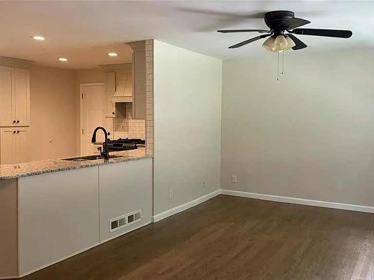 1744 Oak Ridge Way — Photo 2
