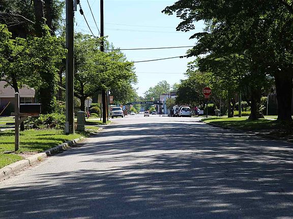 4th image of 210 W College Ave