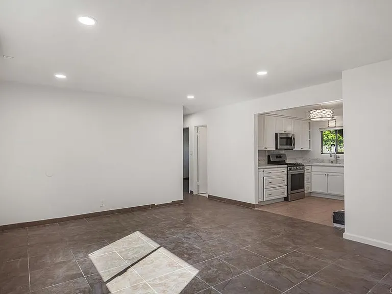 737 N Alda Dr — Photo 5