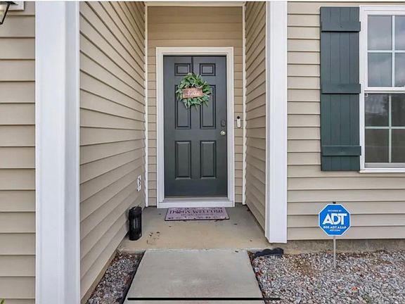 3rd image of 152 Summerhill Dr