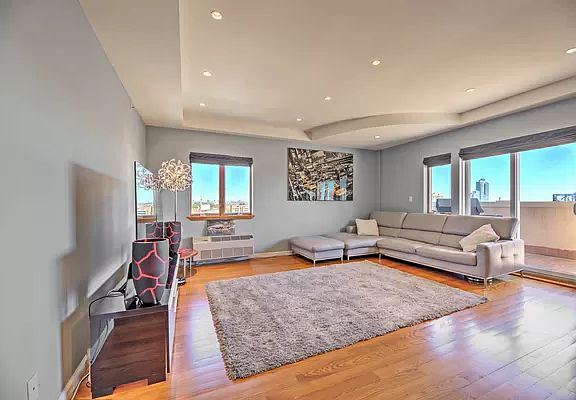 3rd image of 2964 Brighton 6 St #8
