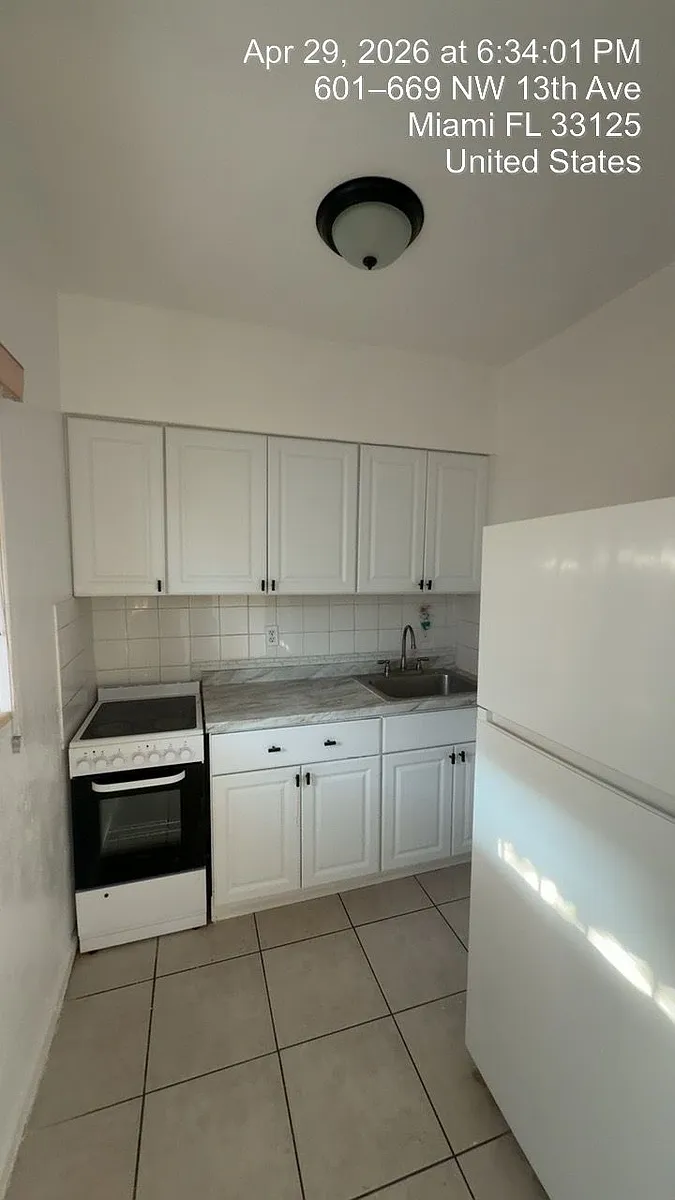 Building Photo - 1361 NW 6th St #3